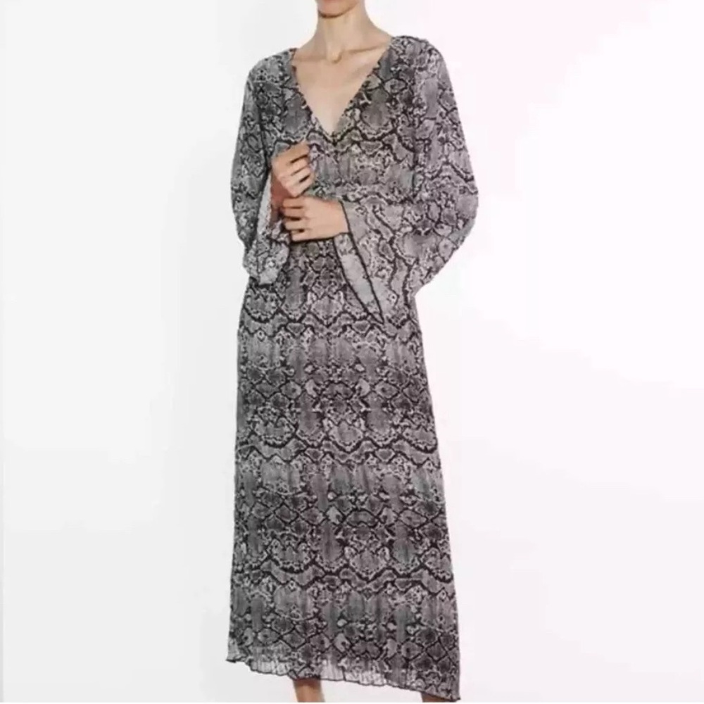 Zara Snakeskin Print Dress with Cutout Detail Long Sleeve Maxi Size M Gray NWT